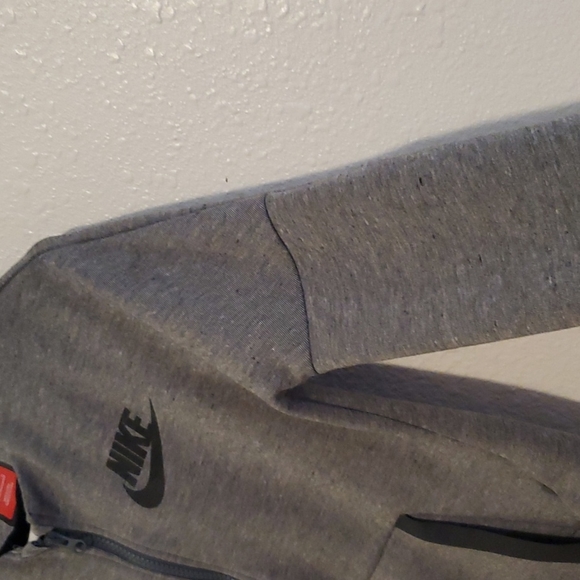 NIKE TECH SWEATSHIRT FLEECE. - Picture 5 of 8